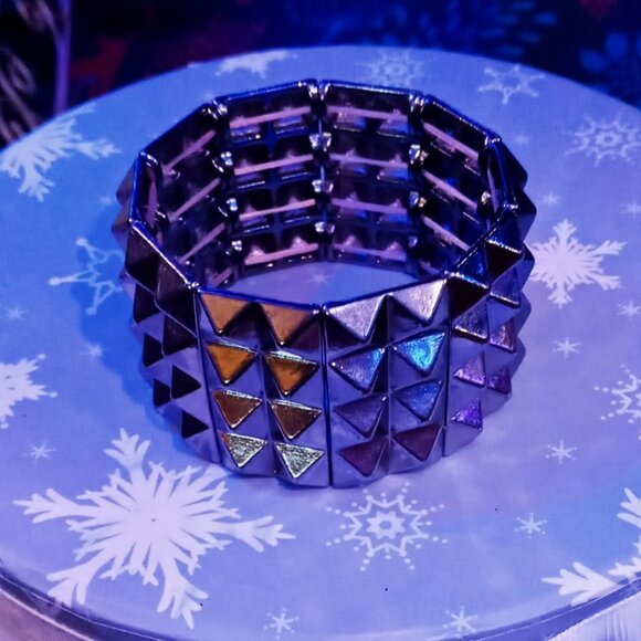 Silver Pyramid Stud 4 Row Punk Rockers Gothic Stretchy Bracelet Glam Heavy Metal - Picture 4 of 11